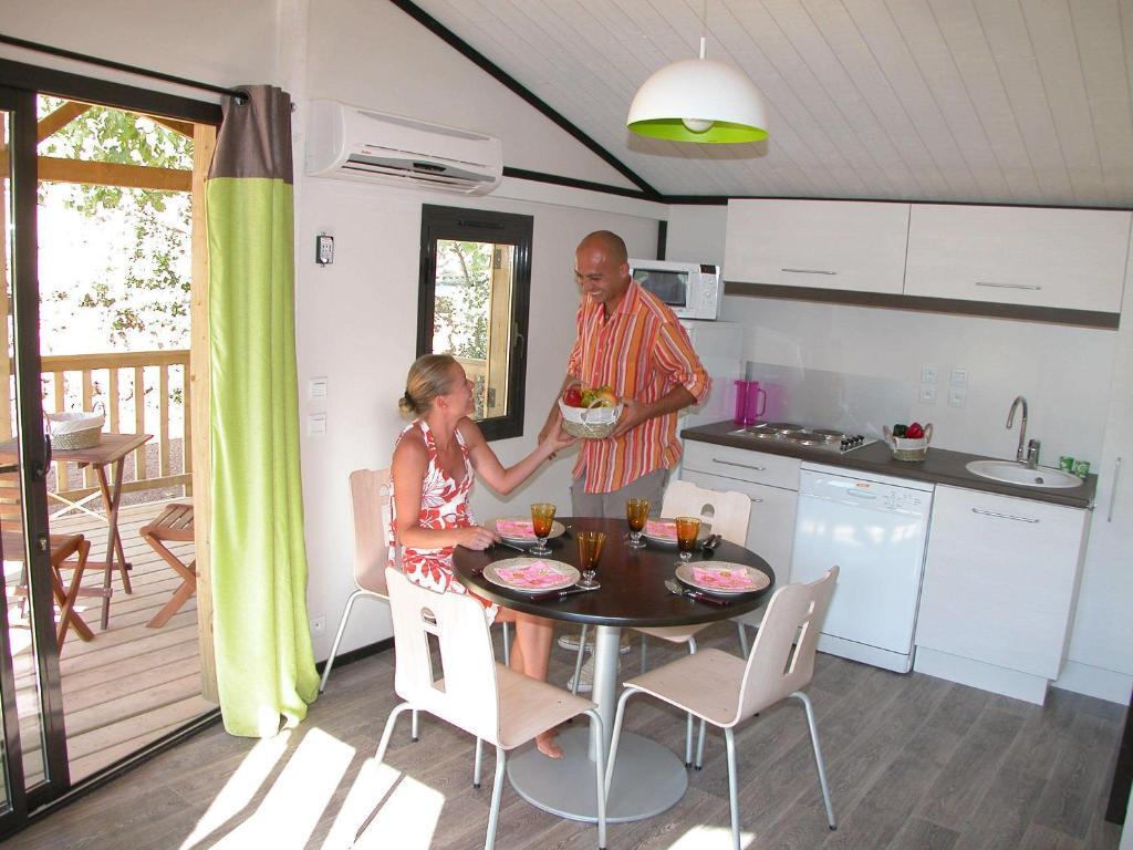 Residence Lagrange Vacances - Les Cottages Varois Solliès-Toucas Kamer foto
